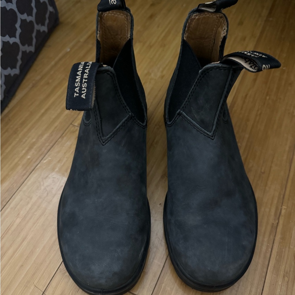 Size 7 blundstone boots black